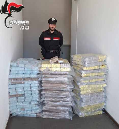 Voghera, arresto per droga e maxi sequestro di 320 chili di hashish Voghera, arresto per droga e maxi sequestro di 320 chili di hashish