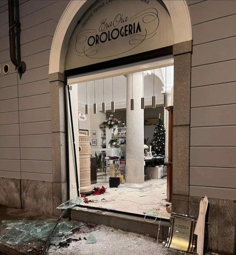Vercelli: spaccata all'orologeria "Era Ora"