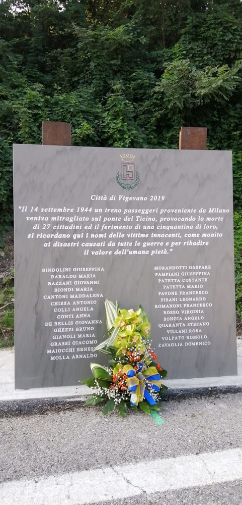Vigevano: finalmente arriva la deposizione della lapide commemorativa per le vittime del treno mitragliato Vigevano: finalmente arriva la deposizione della lapide commemorativa per le vittime del treno mitragliato