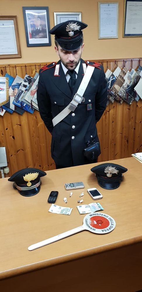 Oltrepò: sorpreso a spacciare droga in campagna, arrestato un extracomunitario