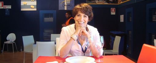 Garlasco: al teatro Martinetti l’esperta di galateo, Barbara Ronchi Della Rocca, ha parlato di Leonardo della cucina e del bon ton