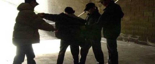 Pavia: rapinano giovani coetanei minacciandoli con un coltello, denunciati 4 minorenni Pavia: rapinano giovani coetanei minacciandoli con un coltello, denunciati 4 minorenni