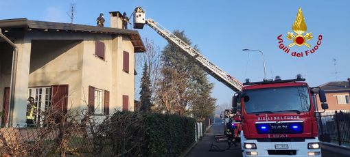 San Genesio: le immagini dell'incendio alla canna fumaria di una viletta San Genesio: le immagini dell'incendio alla canna fumaria di una viletta
