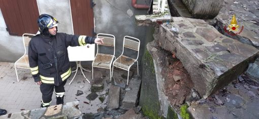 Oltrepò: frana a Borgo Priolo, coinvolte quattro abitazioni dichiarate inagibili dai vigili del fuoco Oltrepò: frana a Borgo Priolo, coinvolte quattro abitazioni dichiarate inagibili dai vigili del fuoco