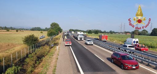 Broni: ultraleggero cade nei pressi dell'autostrada e trancia un cavo della corrente elettrica Broni: ultraleggero cade nei pressi dell'autostrada e trancia un cavo della corrente elettrica