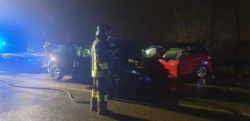 Magenta: gravissimo incidente al confine con Corbetta, tre feriti, auto distrutte e strada bloccata