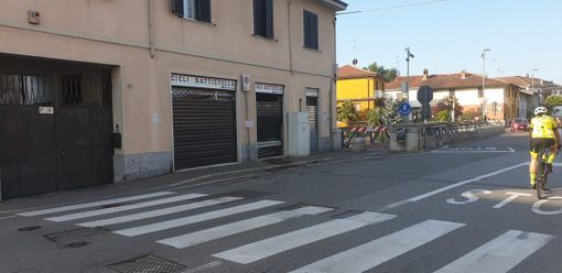 Magenta: giovane automobilista nella notte prende male la curva per Pontevecchio e sfonda la cler del Cicli Battistella