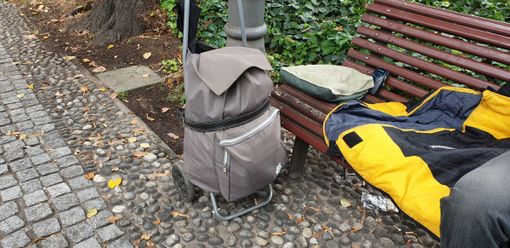 LA STORIA. Oscar, 70 anni, da mesi vive sulle panchine di Magenta, chiede aiuto: “Mi serve un alloggio, con il freddo non potrò resistere” LA STORIA. Oscar, 70 anni, da mesi vive sulle panchine di Magenta, chiede aiuto: “Mi serve un alloggio, con il freddo non potrò resistere”