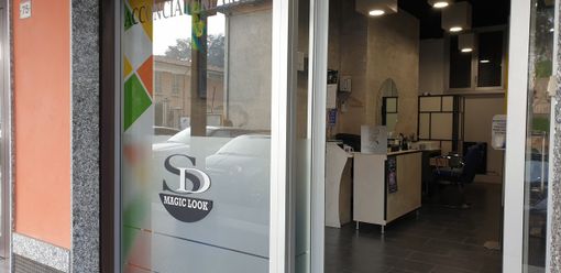 Magenta, ladri anche dal parrucchiere, Mimmo del negozio ‘Magic Look’: “Lasciano un senso di insicurezza” Magenta, ladri anche dal parrucchiere, Mimmo del negozio ‘Magic Look’: “Lasciano un senso di insicurezza”