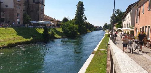 Robecco: dà in escandescenza in via Ripa Naviglio e distrugge la fioriera buttandola lungo la sponda