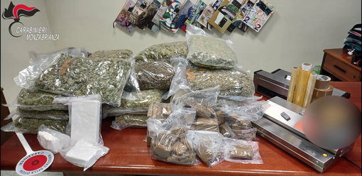 Blitz dei carabinieri di Monza, arrestate 11 persone per spaccio di stupefacenti e tenta estorsione, un 24enne di Gambolò finisce ai domiciliari Blitz dei carabinieri di Monza, arrestate 11 persone per spaccio di stupefacenti e tenta estorsione, un 24enne di Gambolò finisce ai domiciliari