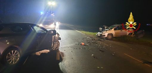 Pavese: frontale tra due auto sulla provinciale 2, soccorsi due giovani