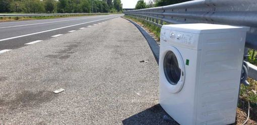 Magenta: nella Boffalora Malpensa deserta spunta la lavatrice