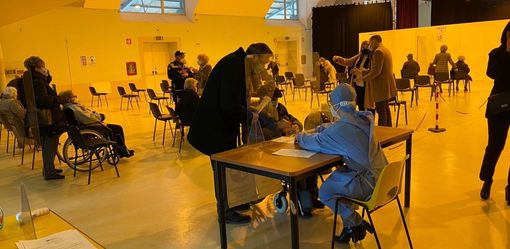 Abbiategrasso, vaccinazioni, signora di Pontevecchio elogia l’organizzazione: “Professionalità impeccabile!”