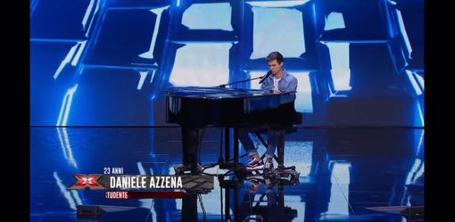 L’esibizione del vigevanese Daniele Azzena commuove i giudici di X Factor