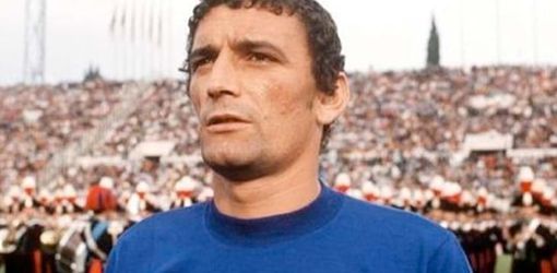 Gigi Riva leggenda del calcio italiano, aveva 79 anni