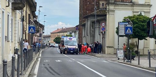 Ferrera: esce di strada con l'auto in corso della Repubblica, ferita una 53enne Ferrera: esce di strada con l'auto in corso della Repubblica, ferita una 53enne