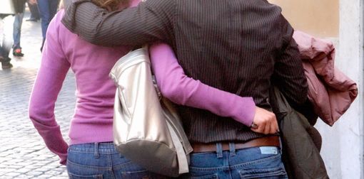 Milano, non accettano la relazione della figlia 16enne: egiziano ai domiciliari, ragazza in comunità protetta Milano, non accettano la relazione della figlia 16enne: egiziano ai domiciliari, ragazza in comunità protetta