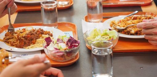 Vigevano, un giorno al centro cottura di Vivenda per scoprire come funziona la mensa scolastica