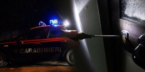 Sannazzaro: terza spaccata dei ladri alla farmacia Centrale