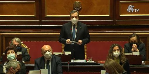 Draghi: «Sui vaccini alcune regioni trascurano anziani in favore di altri gruppi. Dopo Pasqua riaprire scuole primarie e dell'infanzia anche in zona rossa» Draghi: «Sui vaccini alcune regioni trascurano anziani in favore di altri gruppi. Dopo Pasqua riaprire scuole primarie e dell'infanzia anche in zona rossa»