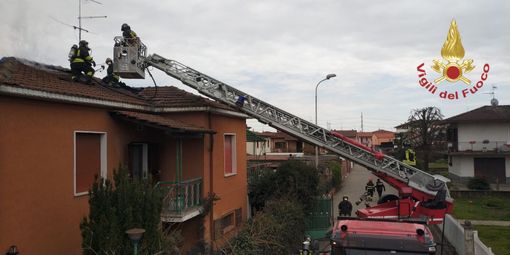 Casorate Primo: fiamme in un sottotetto di via Adda