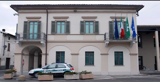 Parona, quattro contagi di cui due deceduti. Il comune invita a rimanere a casa: “Non ci sono scadenze (patenti, revisioni e documenti d’identità)”