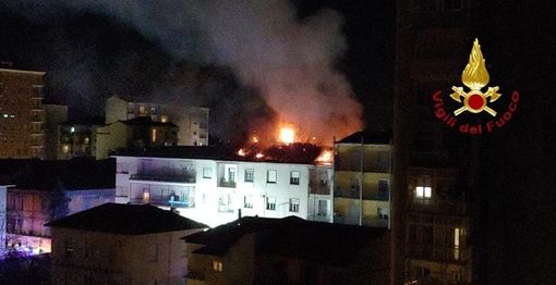 Incendio di via Failla: il video dei Vigili del Fuoco di Vercelli Incendio di via Failla: il video dei Vigili del Fuoco di Vercelli