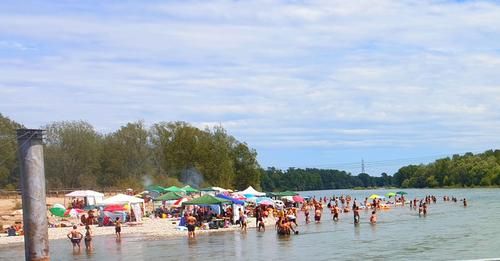 Niente vacanze per il covid? Spiaggette del Ticino prese d’assalto (Foto)