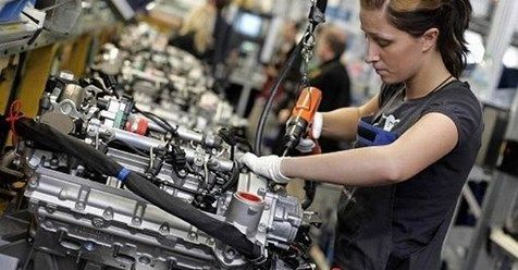 Disoccupazione in calo al 9.9%, numeri da record: mai così tanti lavoratori in Italia Disoccupazione in calo al 9.9%, numeri da record: mai così tanti lavoratori in Italia