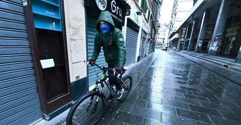 Confesercenti: &quot;Altro che black friday, 190mila negozi chiusi. Il web toglie altri 3.5 miliardi di euro&quot;