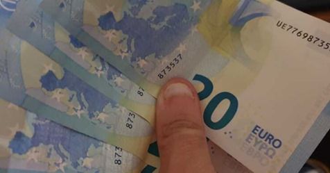 Robecco sul Naviglio: cittadino onesto trova portafogli con 2.700 euro e lo consegna alla Polizia locale