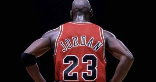 Curiosità. Un paio di Air Jordan acquistate all’asta negli USA dalla società Bolaffi per 38 mila dollari