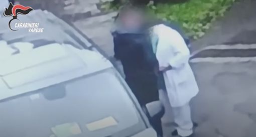 Corruzione all’obitorio di Saronno, il tariffario: 50 euro per vestire o radere una salma Corruzione all’obitorio di Saronno, il tariffario: 50 euro per vestire o radere una salma