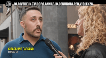 Podcaster denunciato per violenza sessuale, la madre della ragazza: "Prove in procura"
