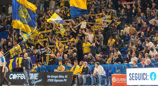 Basket serie A2: ripresa la preparazione per la partita contro Cividale, partita la vendita on line dei biglietti. Problemi alla caviglia per Rossi e Smith Basket serie A2: ripresa la preparazione per la partita contro Cividale, partita la vendita on line dei biglietti. Problemi alla caviglia per Rossi e Smith