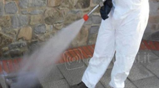 Boffalora Ticino: truffatori con tuta bianca e mascherine si presentano come addetti alla sanificazione dei locali