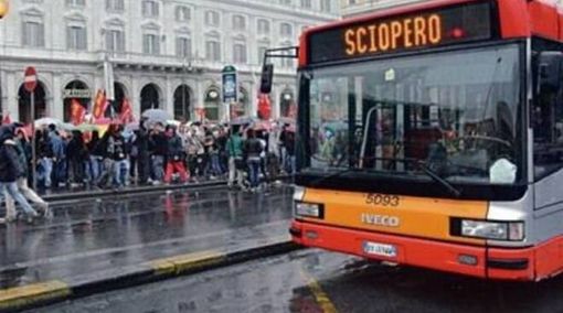 Venerdì 17 sciopero dei mezzi pubblici: a Milano dalle 8.45 alle 15 e dopo le 18 Venerdì 17 sciopero dei mezzi pubblici: a Milano dalle 8.45 alle 15 e dopo le 18