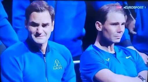 Le lacrime di Federer, di Nadal e dello sport per l'ultima partita del re del tennis Le lacrime di Federer, di Nadal e dello sport per l'ultima partita del re del tennis