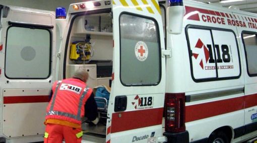 Baveno, si schianta contro un'auto: grave motociclista di 17 anni Baveno, si schianta contro un'auto: grave motociclista di 17 anni
