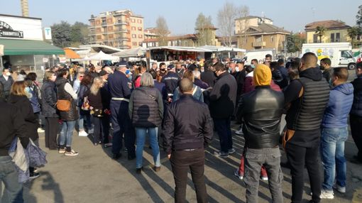 - FOTONOTIZIA - Vigevano: la protesta degli ambulanti in piazza Calzolaio d'Italia - FOTONOTIZIA - Vigevano: la protesta degli ambulanti in piazza Calzolaio d'Italia