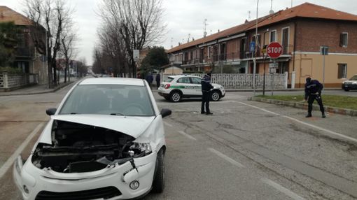 Vigevano: scontro tra auto in viale della Libertà, quattro feriti Vigevano: scontro tra auto in viale della Libertà, quattro feriti