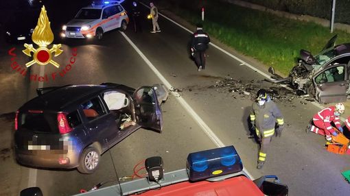 Paura a Cermenate: terribile scontro tra auto, coinvolti anche 3 bambini. Cinque ambulanze sul posto Paura a Cermenate: terribile scontro tra auto, coinvolti anche 3 bambini. Cinque ambulanze sul posto