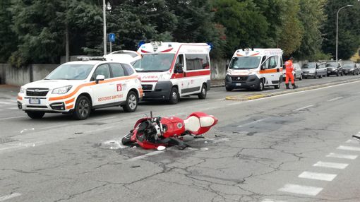 Vigevano: scontro fra auto e moto in corso Di Vittorio, coinvolte tre persone Vigevano: scontro fra auto e moto in corso Di Vittorio, coinvolte tre persone