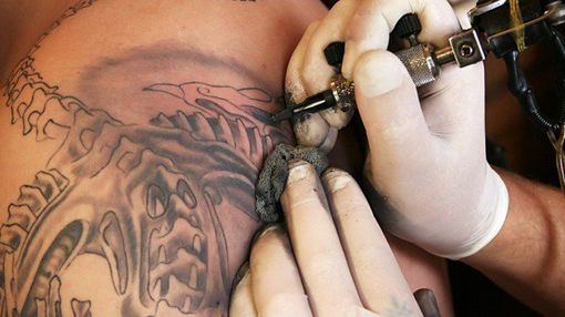 Tatuaggi, indagini dei Nas in tutta Italia: trovati 22 campioni tossici Tatuaggi, indagini dei Nas in tutta Italia: trovati 22 campioni tossici
