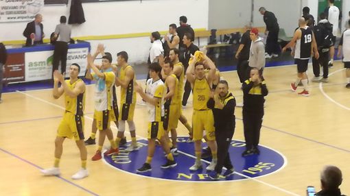 Basket, serie B: Vigevano batte Cecina dopo avere visto i fantasmi