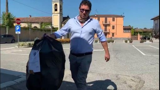 Sant'Angelo: rifiuti abbandonati in un luogo abusivo, il sindaco Grossi li riporta al mittente