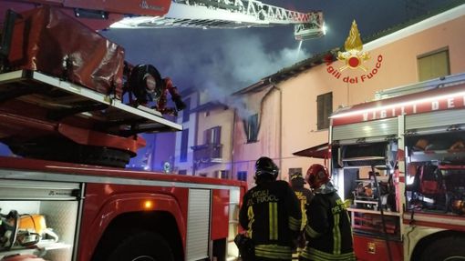 San Genesio: tre appartamenti in fiamme, 78enne trasportata in ospedale San Genesio: tre appartamenti in fiamme, 78enne trasportata in ospedale
