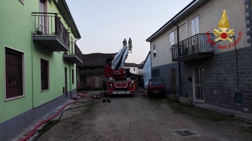 Trivolzio: incendio in un porticato, intervengono i Vigili del fuoco