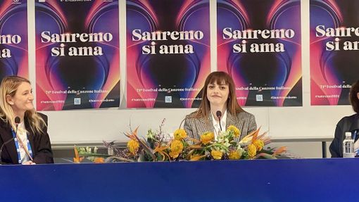 Annalisa a Sanremo 2024: "La mia canzone è un inno alla libertà di essere come ci si sente" Annalisa a Sanremo 2024: "La mia canzone è un inno alla libertà di essere come ci si sente"